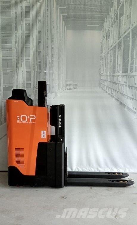 Toyota SSI200D 自走式スタッカー