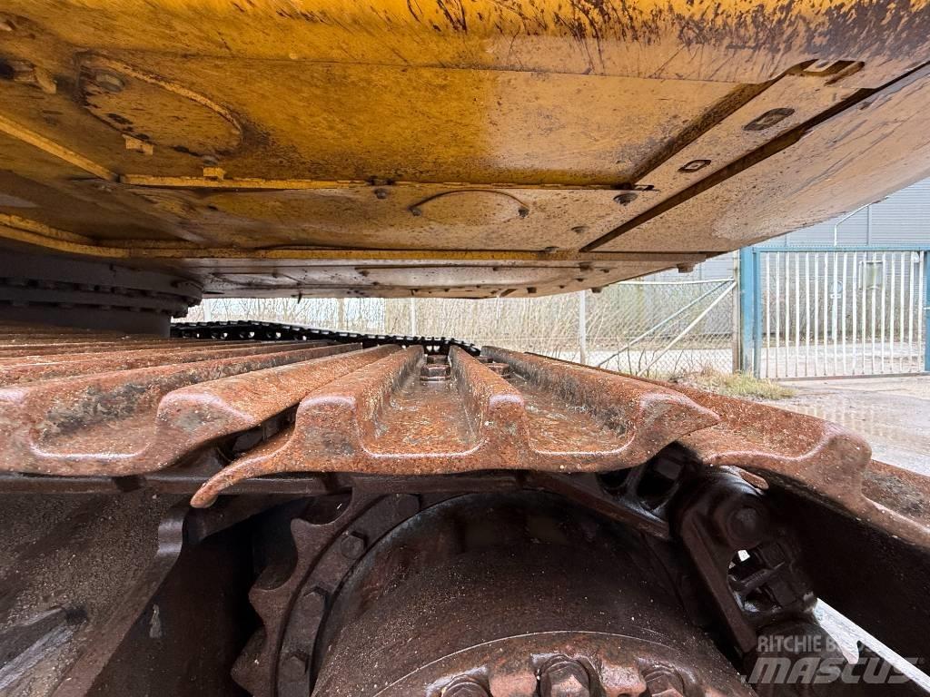 Komatsu HB 215 LC-2 大型油圧ショベル12t以上（パワーショベル・ユンボ）