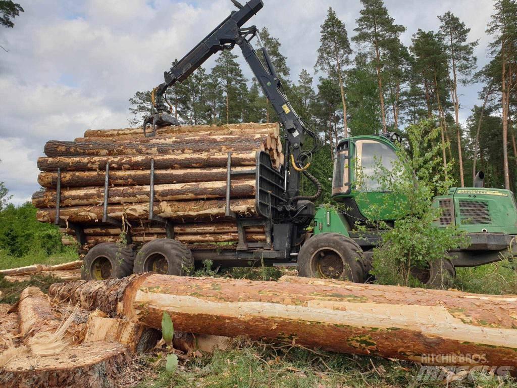 John Deere 1110 E フォワーダー