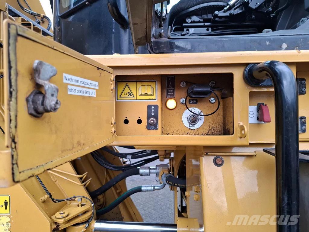 CAT 966M ホイールローダー・タイヤショベル