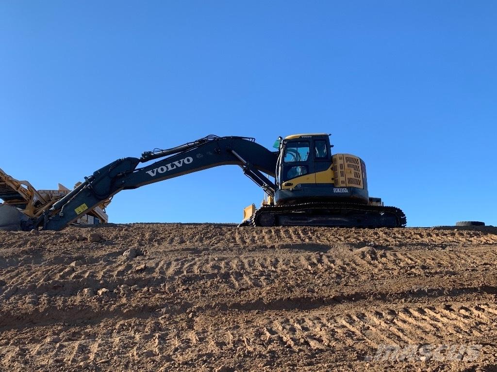Komatsu 138 us -8 大型油圧ショベル12t以上（パワーショベル・ユンボ）