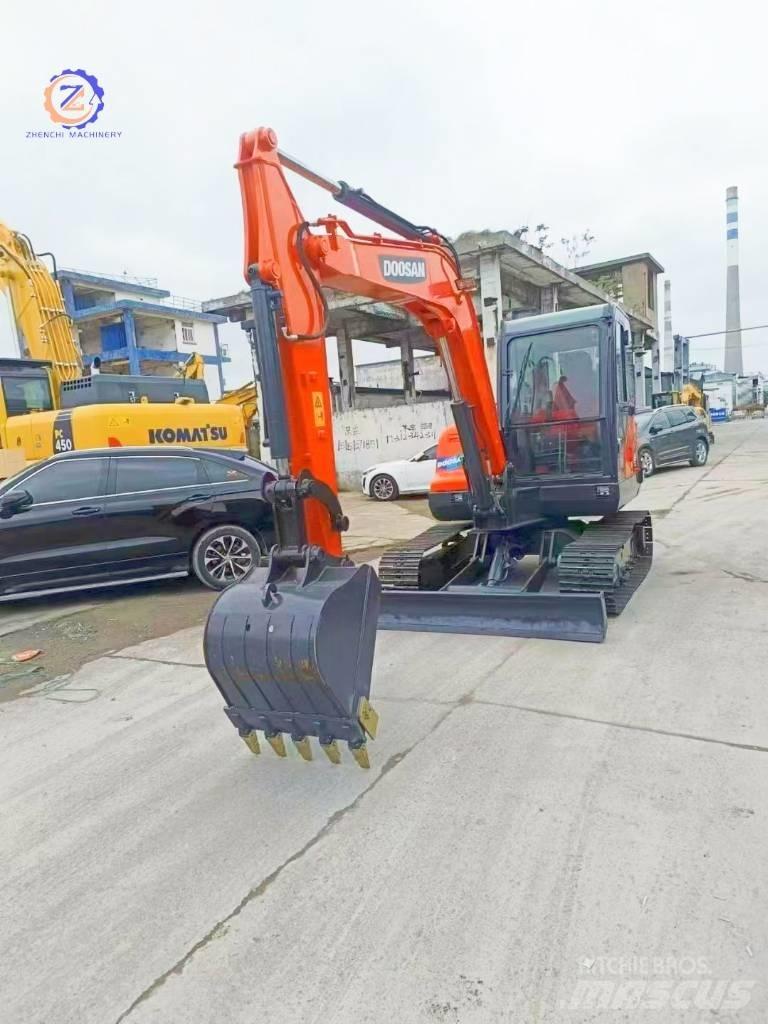 Doosan DX 55 ミニ油圧ショベル 7t以下（ミニユンボ・ミニディガー）