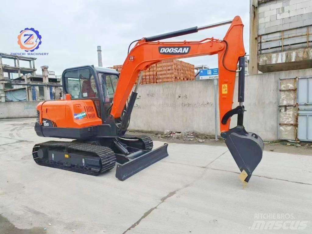 Doosan DX 55 ミニ油圧ショベル 7t以下（ミニユンボ・ミニディガー）
