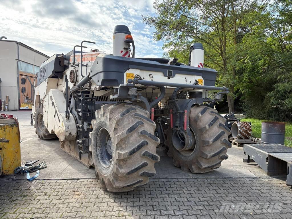 Wirtgen WR 240i アスファルトリサイクルマシン