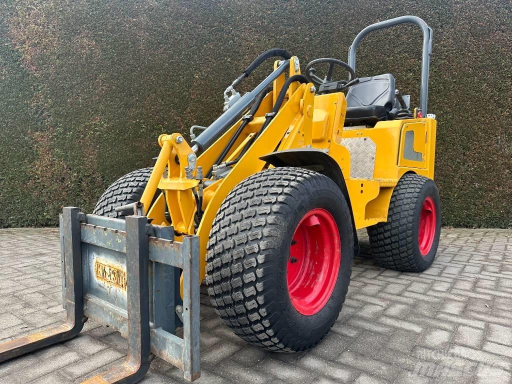 Knikmops KM 130 多目的ローダー