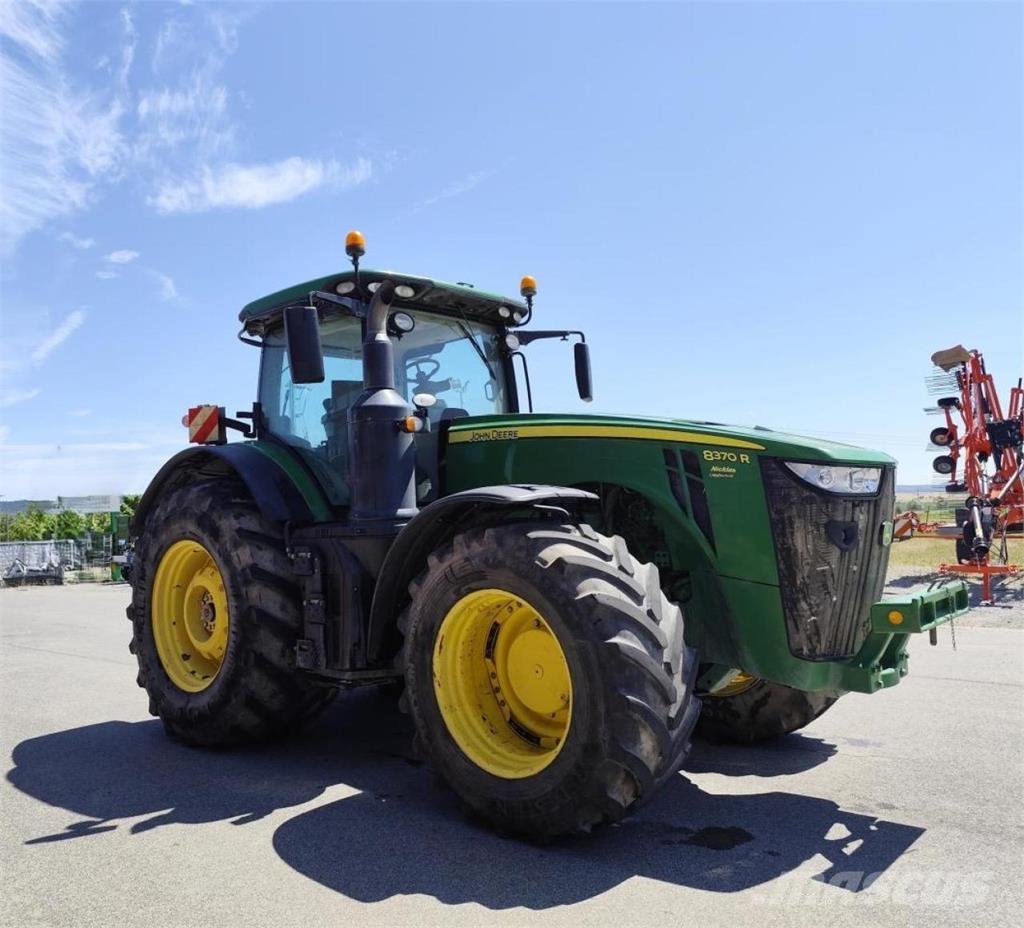 John Deere 8370 R トラクター