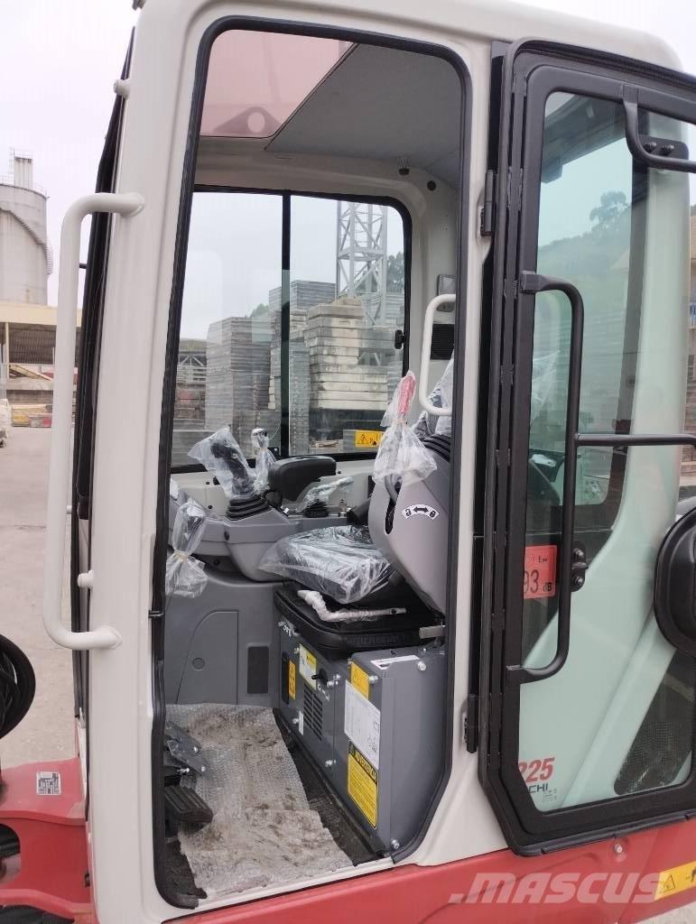 Takeuchi TB 225 ミニ油圧ショベル 7t以下（ミニユンボ・ミニディガー）