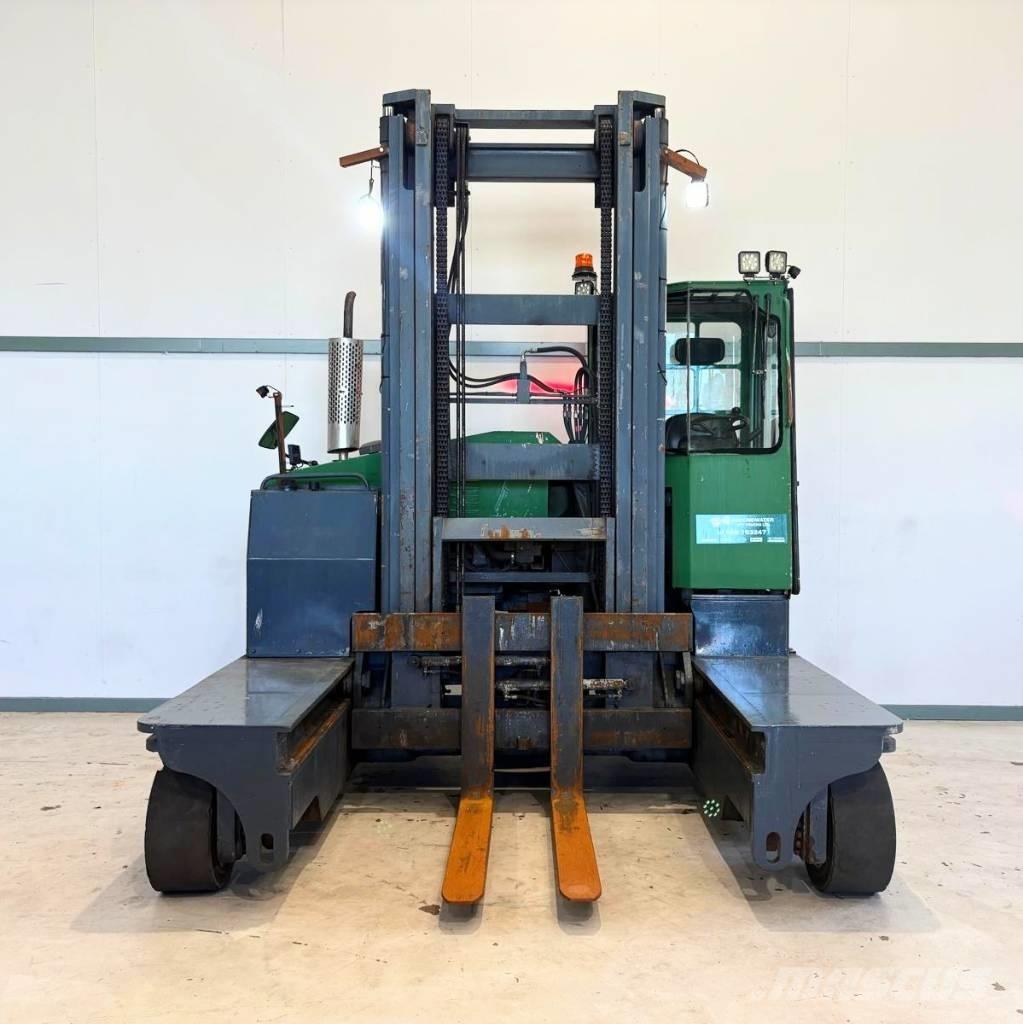 Combilift C 8000 全方向リーチ型フォークリフト