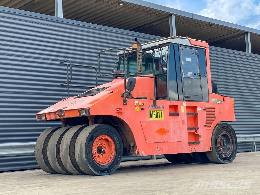 Ammann AP 240 タイヤローラ