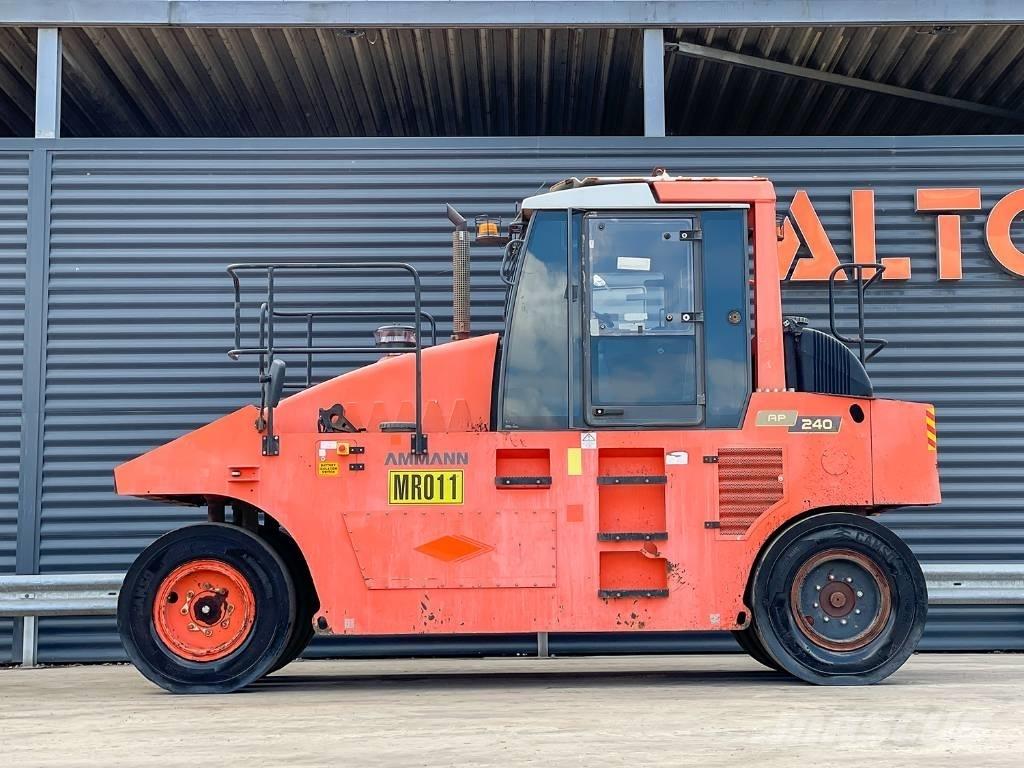 Ammann AP 240 タイヤローラ