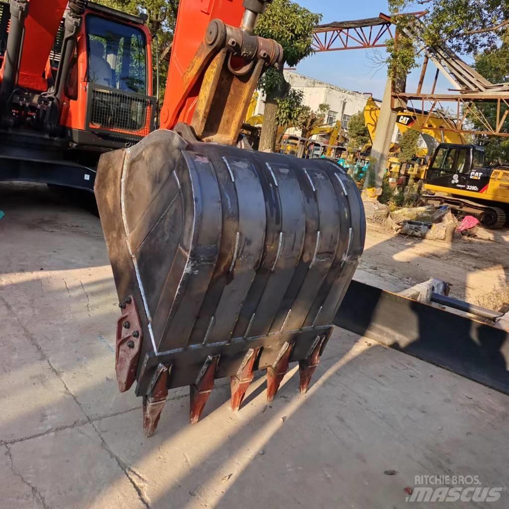 Doosan DX 225 LC 大型油圧ショベル12t以上（パワーショベル・ユンボ）