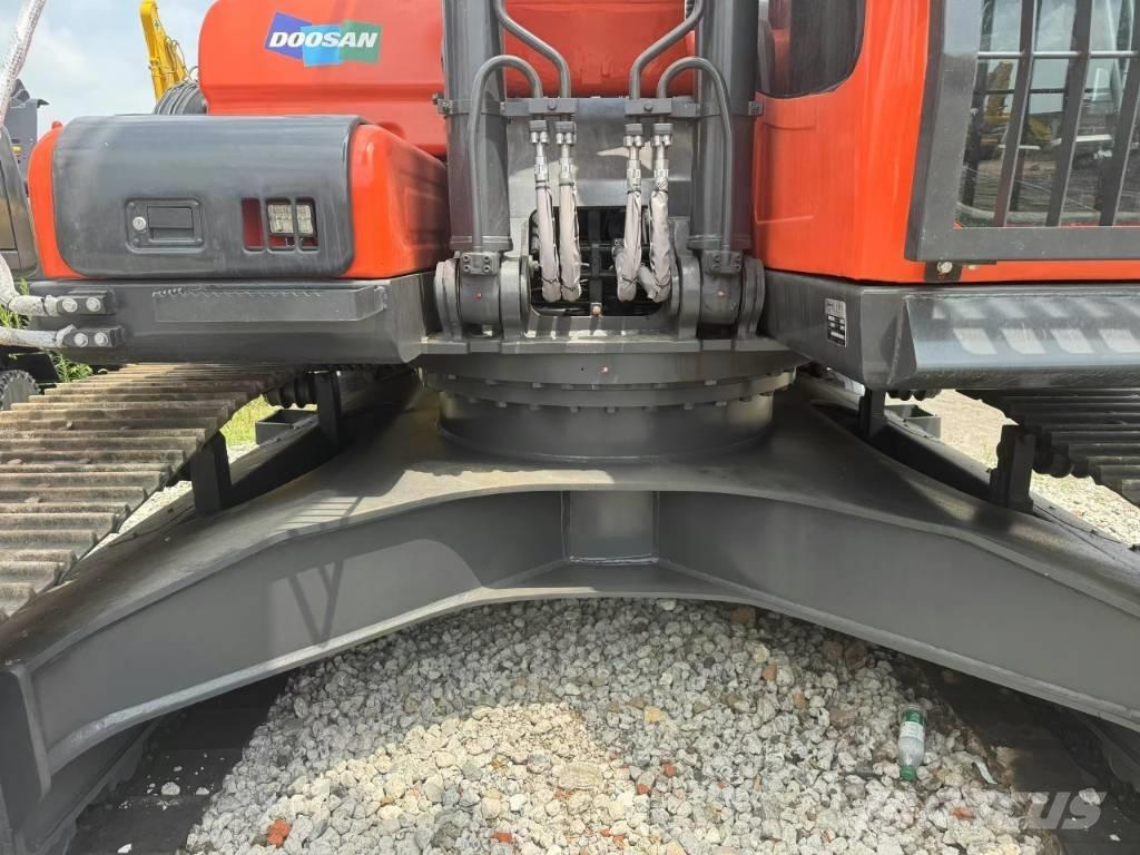 Doosan 300LC-9C 大型油圧ショベル12t以上（パワーショベル・ユンボ）