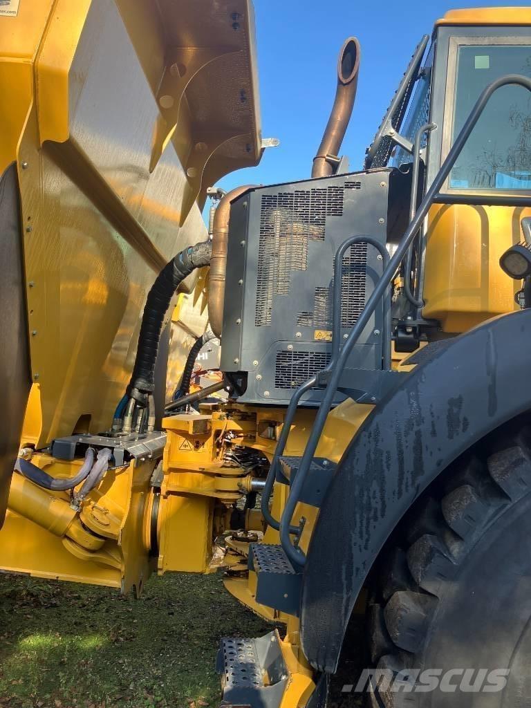 Bell B45E 6x6 アーティキュレート式ダンプトラック