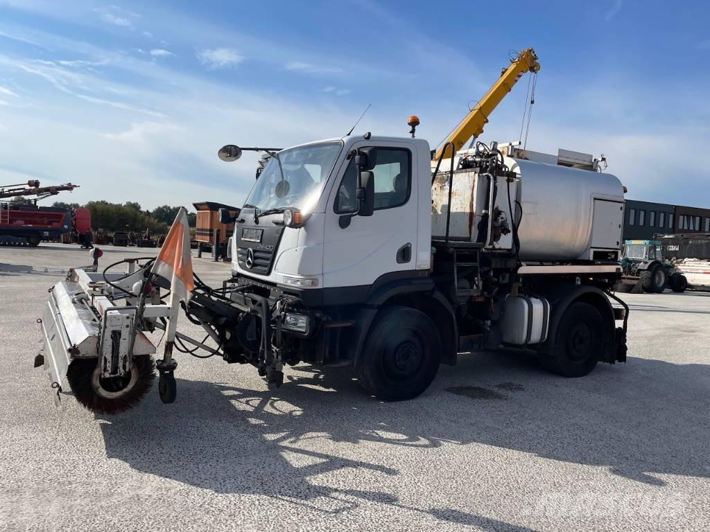 Unimog U20 Bluetec 5 アスファルトスプレヤ