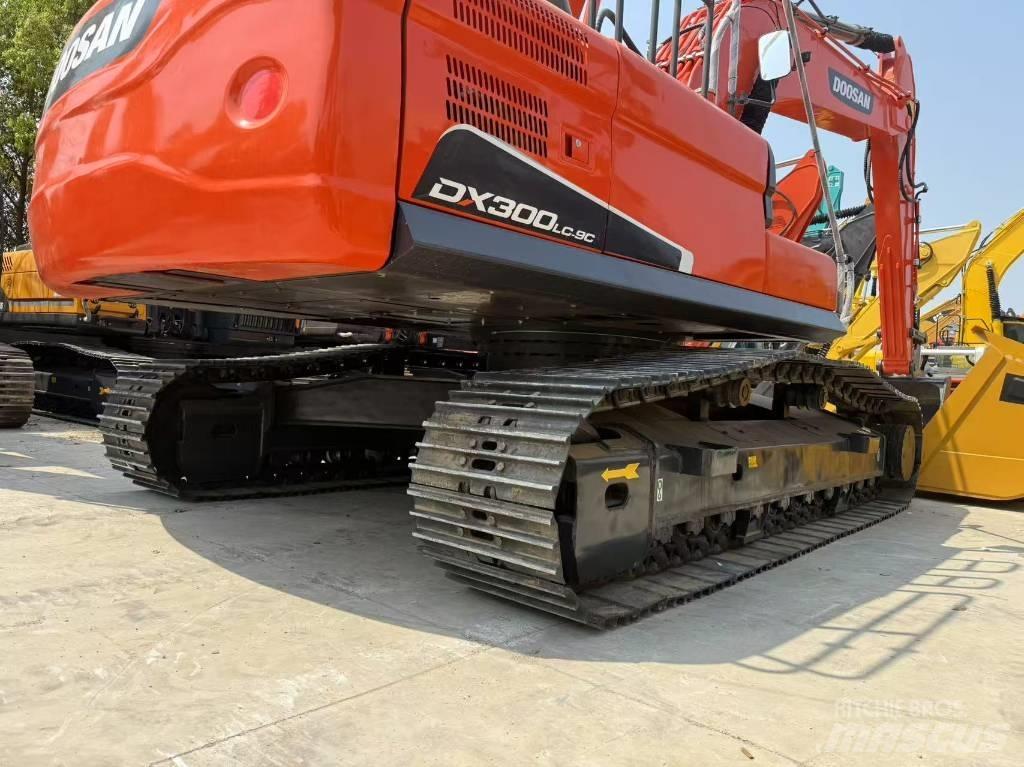 Doosan DX 300 LC 大型油圧ショベル12t以上（パワーショベル・ユンボ）