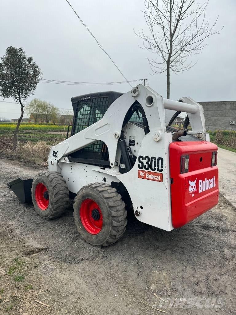 Bobcat S 300 スキッドステアローダー