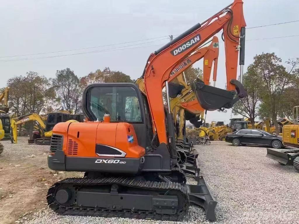 Doosan DX 60 大型油圧ショベル12t以上（パワーショベル・ユンボ）