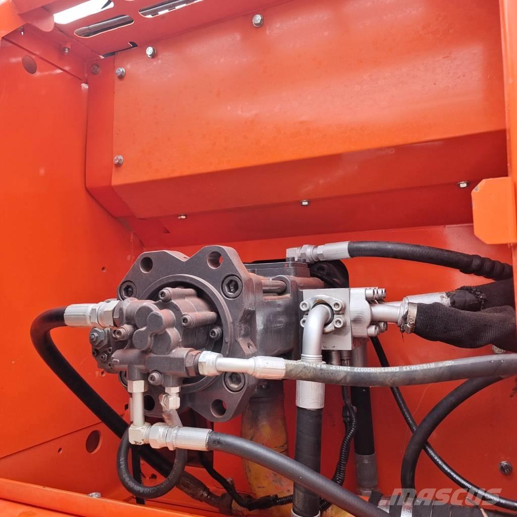 Doosan DX 225 LC 大型油圧ショベル12t以上（パワーショベル・ユンボ）