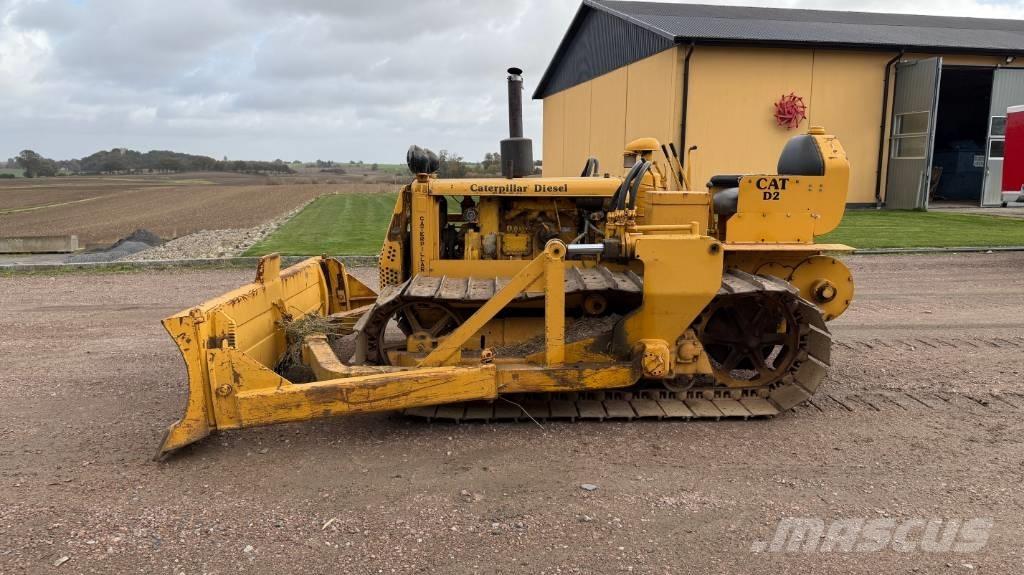 CAT D 2 ブルドーザー