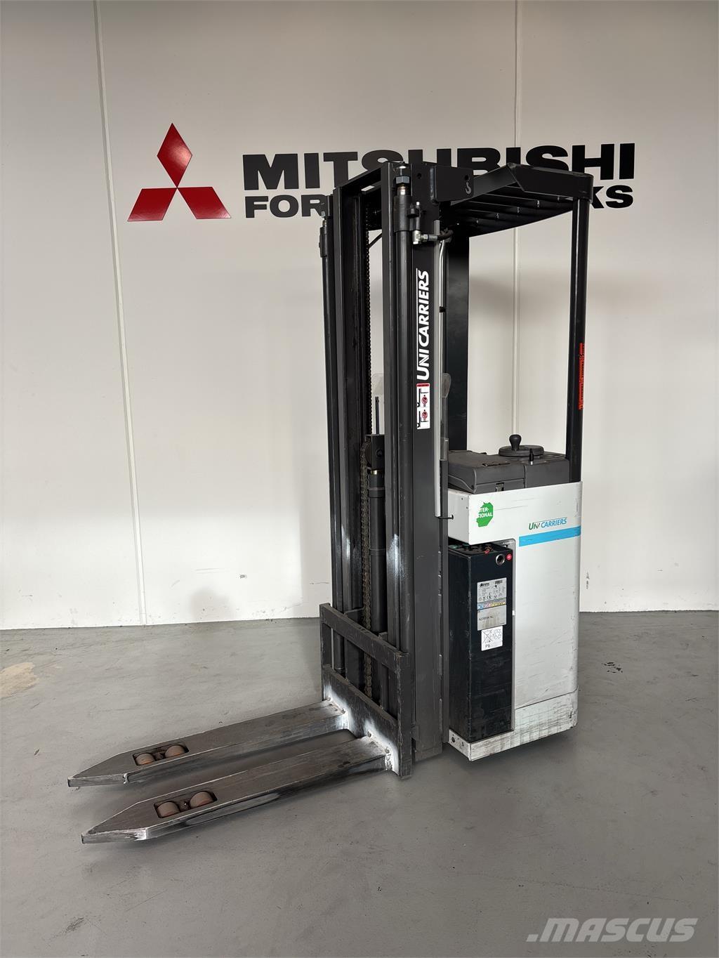 Atlet A160 自走式スタッカー