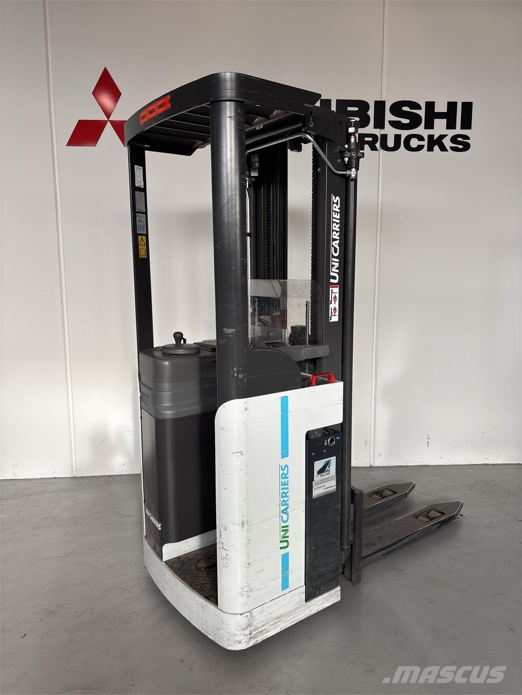 Atlet A160 自走式スタッカー