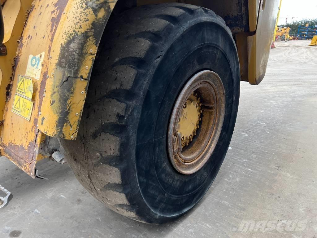 CAT 735 アーティキュレート式ダンプトラック