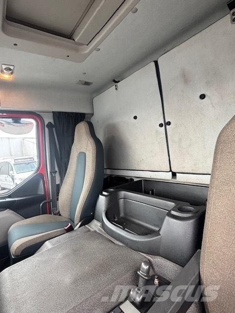 Volvo FE 320 車両運搬車、キャリアカー