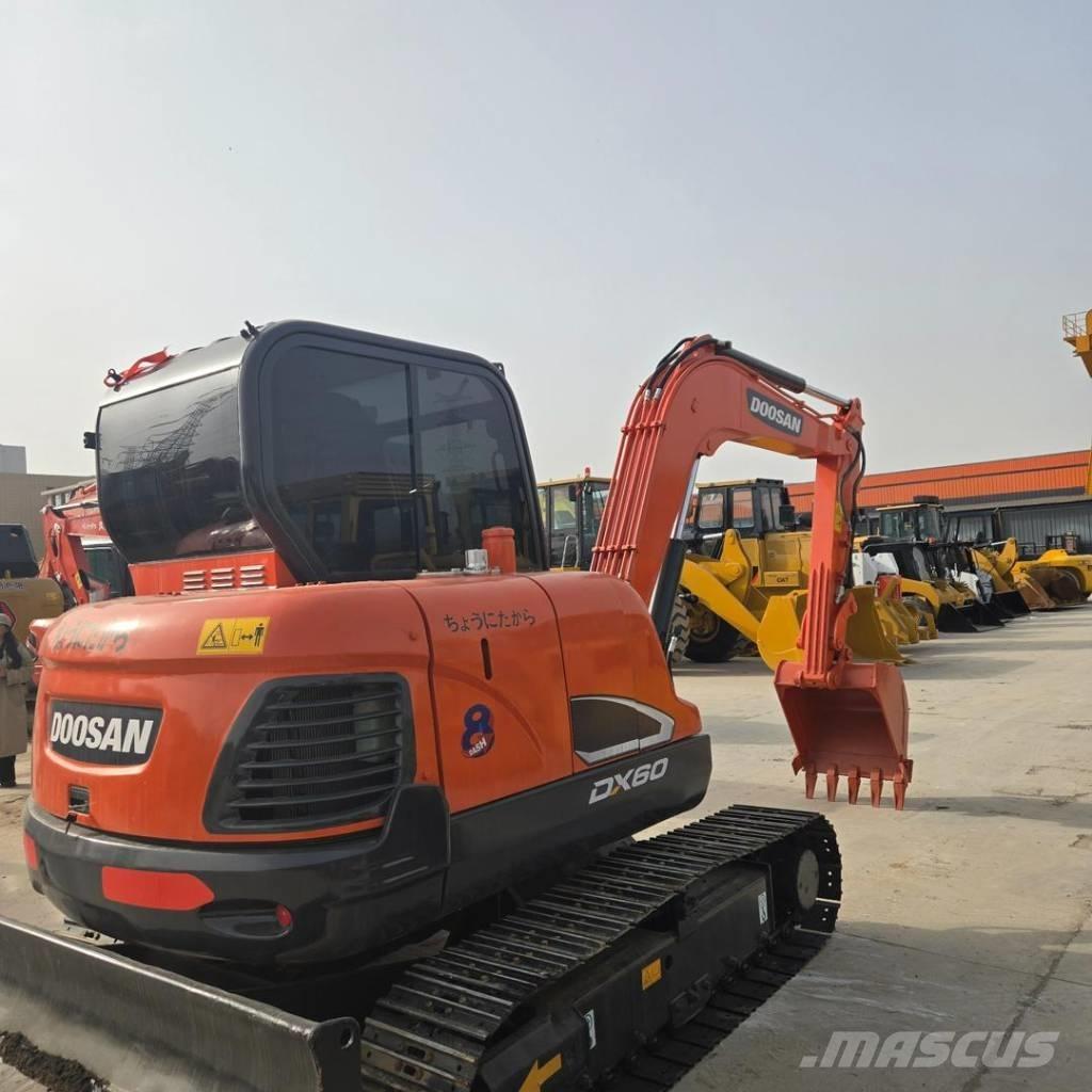 Doosan DX 60 ミニ油圧ショベル 7t以下（ミニユンボ・ミニディガー）