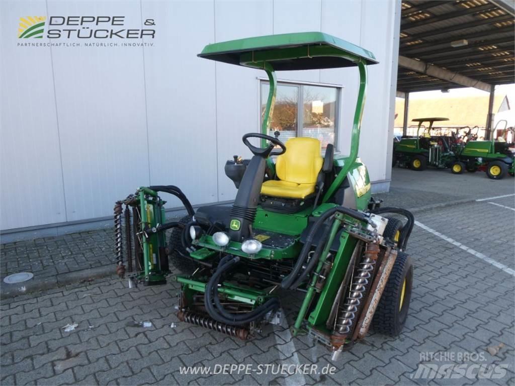John Deere 8700 芝刈り機