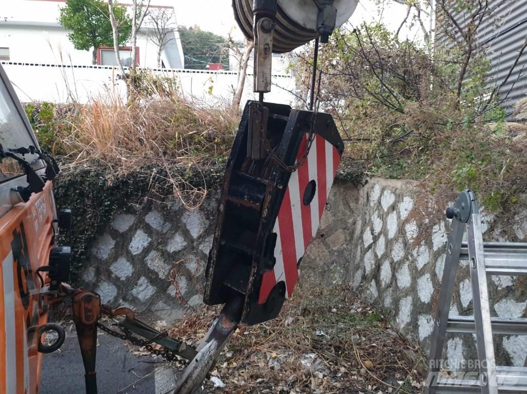 Demag AC 200 オールテレーンクレーン