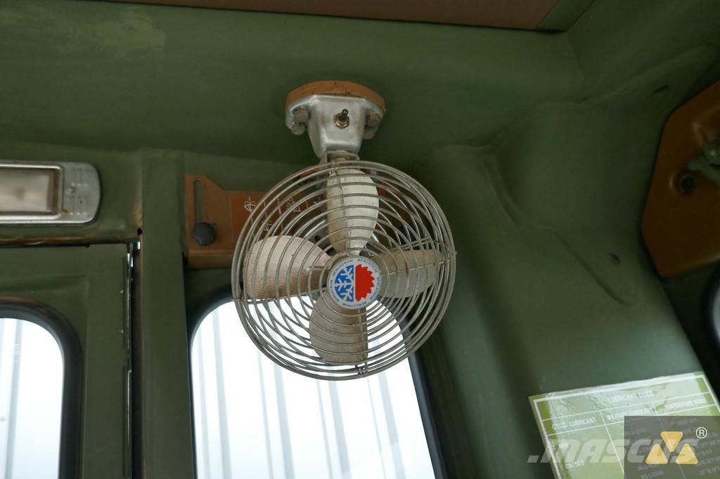 CAT 130G Ex-army モーターグレーダー