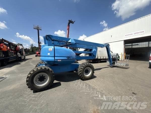 Manitou 200ATJ ブームリフト　屈伸型