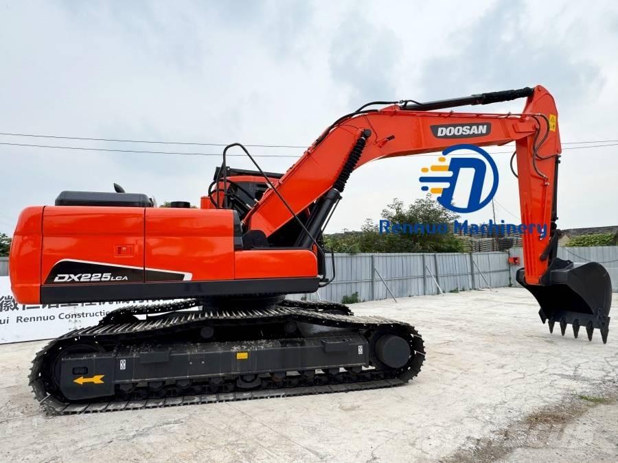 Doosan DX 225 LCA 大型油圧ショベル12t以上（パワーショベル・ユンボ）