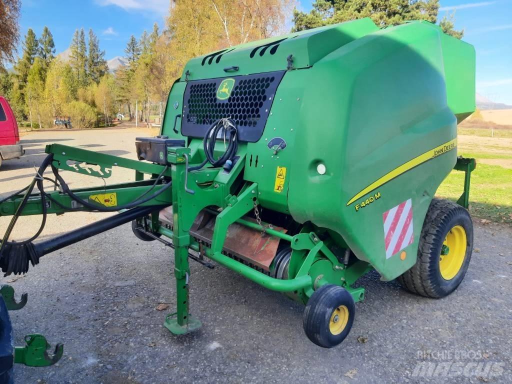 John Deere F 440 M ラウンドベーラー