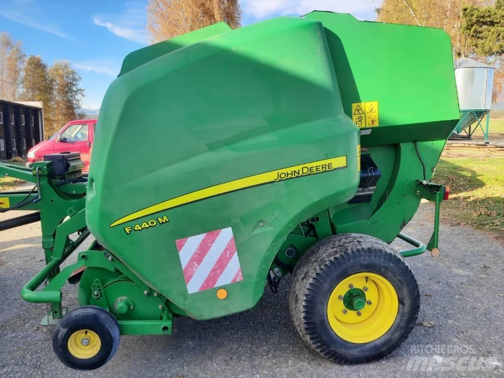 John Deere F 440 M ラウンドベーラー