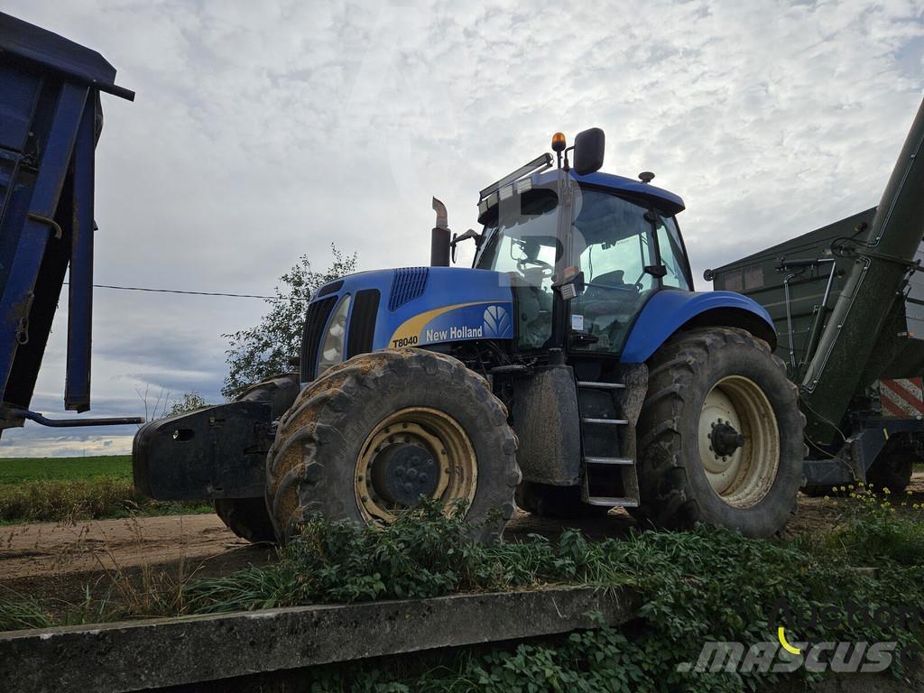 New Holland T 8040 トラクター