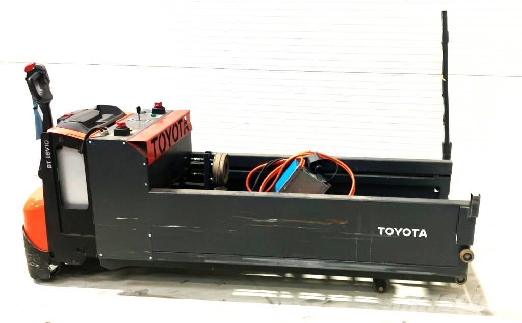 Toyota LWE200 + tugger ハンドパレットトラック