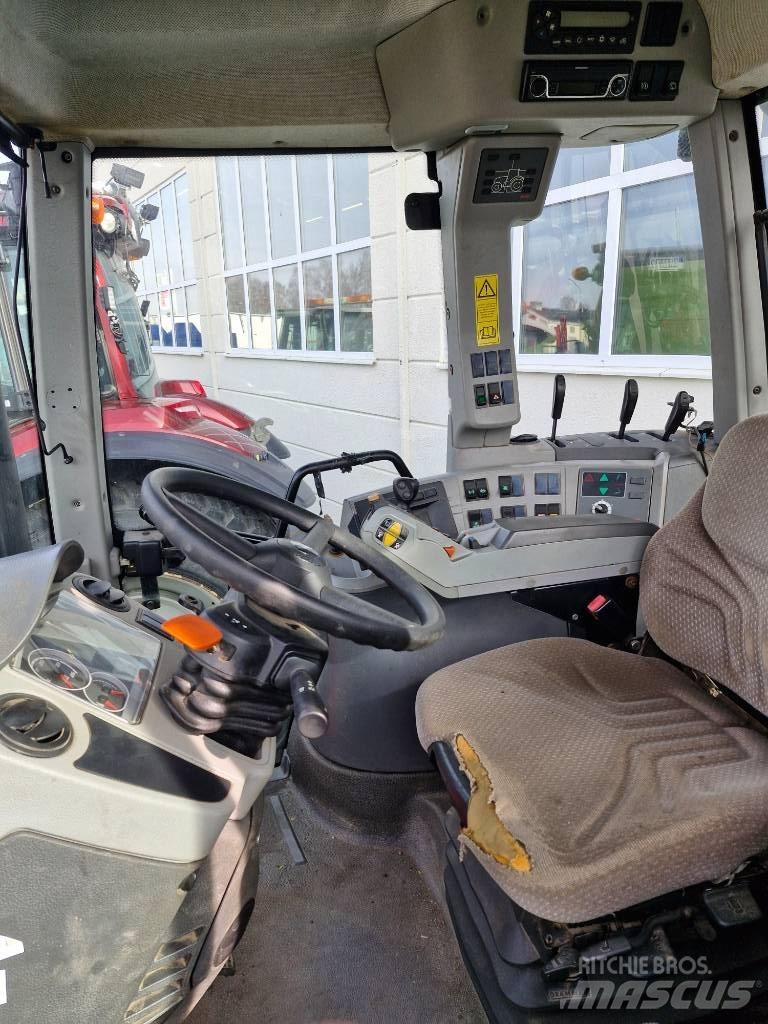 CLAAS Arion 640 トラクター