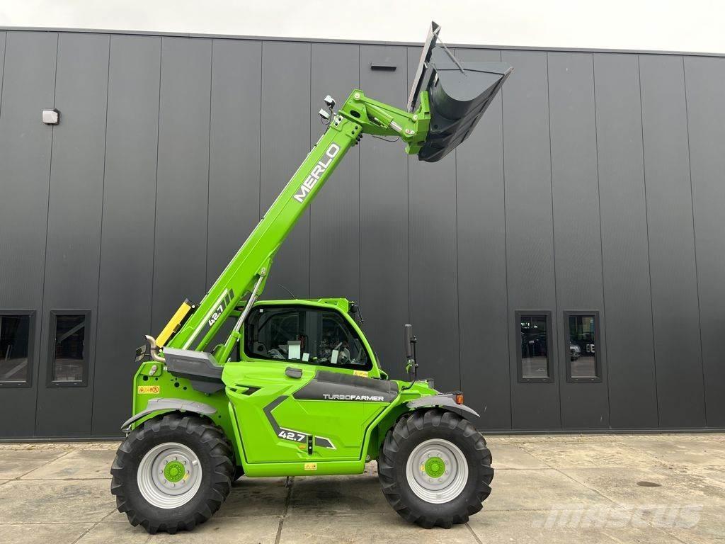 Merlo TF42.7TT-136 テレスコーピックハンドラー
