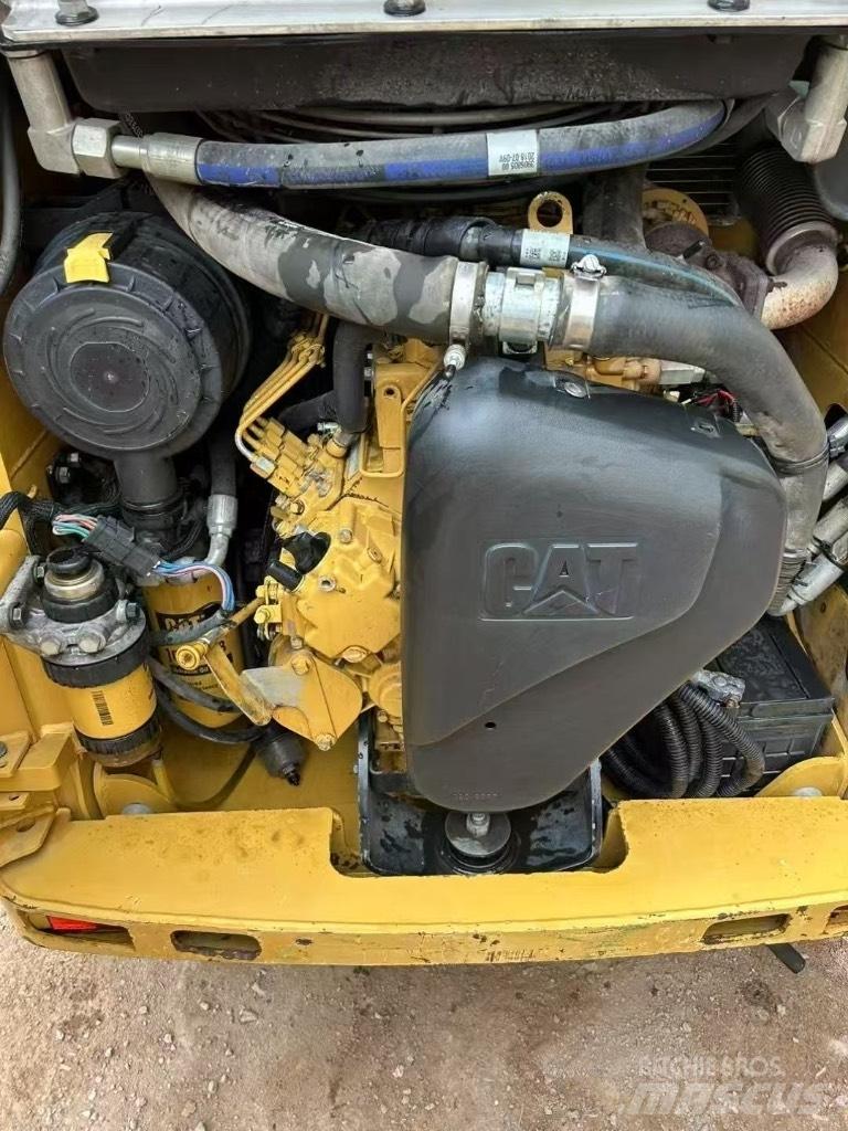 CAT 226 B 3 スキッドステアローダー
