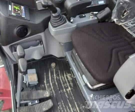 Takeuchi TB 240 DPF ミニ油圧ショベル 7t以下（ミニユンボ・ミニディガー）