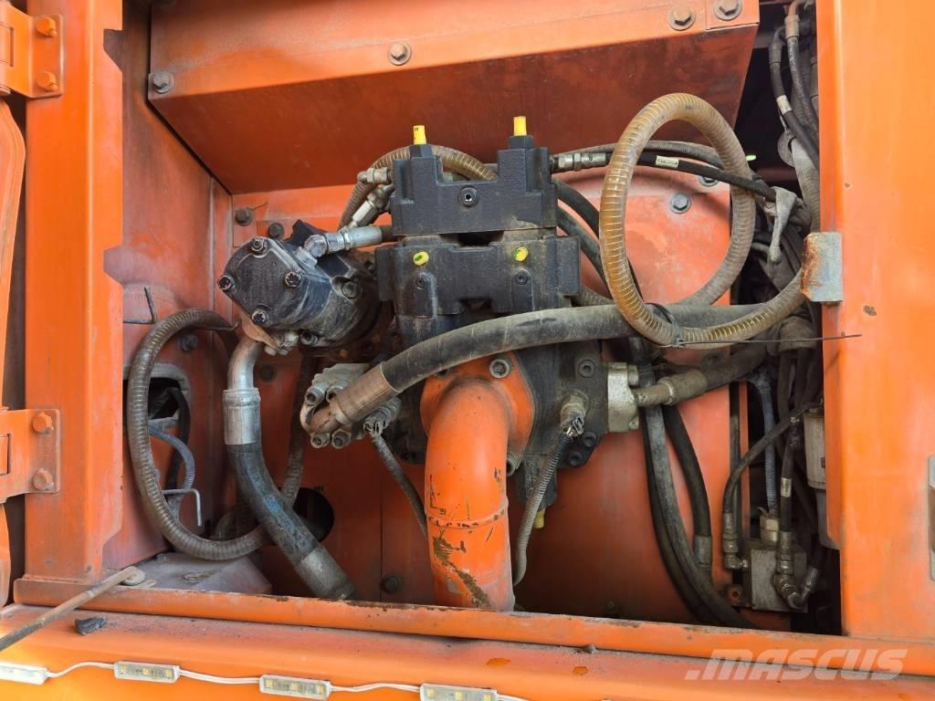 Doosan DX 210 W ホイール式油圧ショベル（パワーショベル・ユンボ・バックホー）