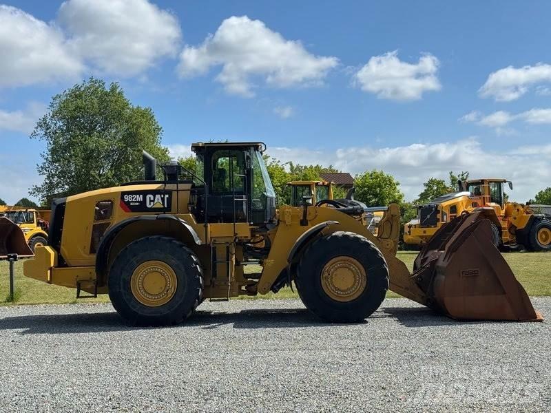 CAT 982 M ホイールローダー・タイヤショベル