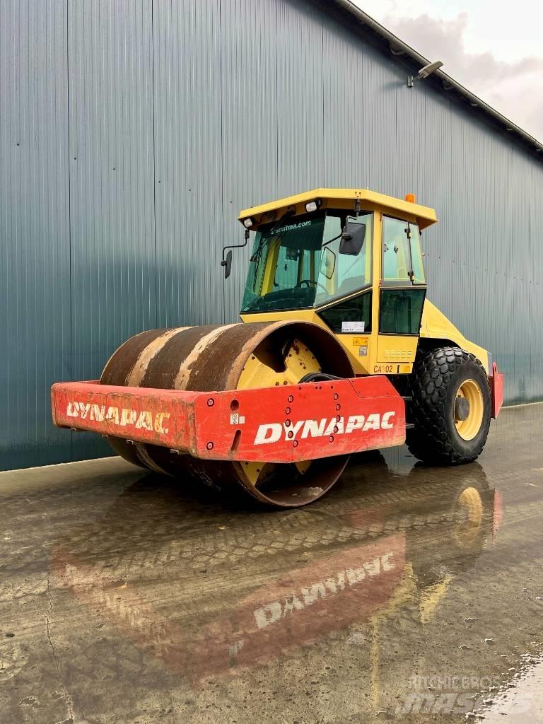 Dynapac CA302D 振動ローラ