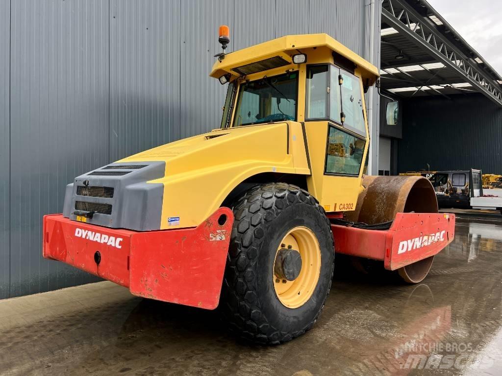 Dynapac CA302D 振動ローラ