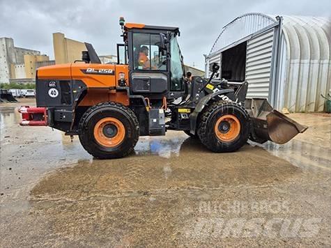 Doosan DL 250-7 ホイールローダー・タイヤショベル