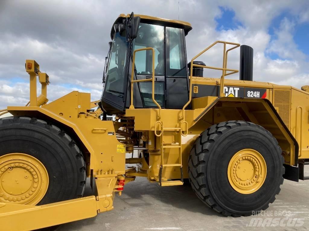 CAT 824 H タイヤ式ブルドーザ