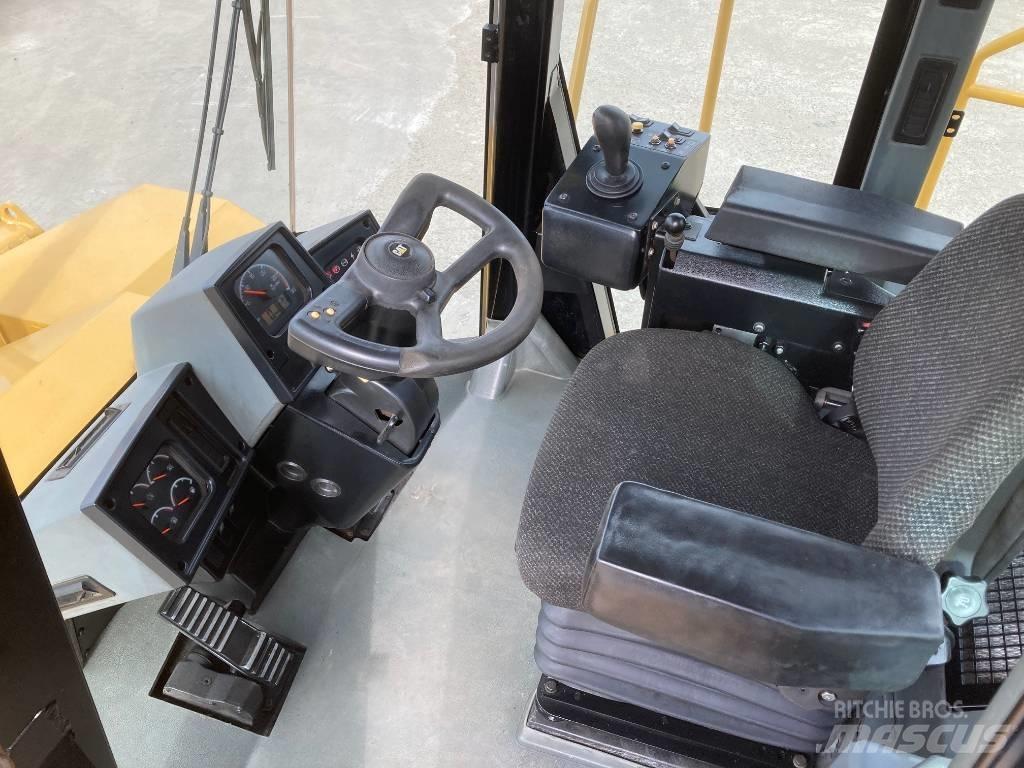 CAT 824 H タイヤ式ブルドーザ