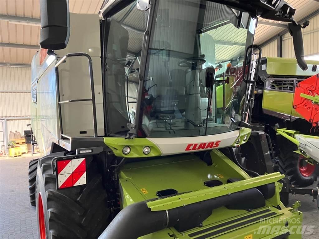 CLAAS TRION 730 コンバイン