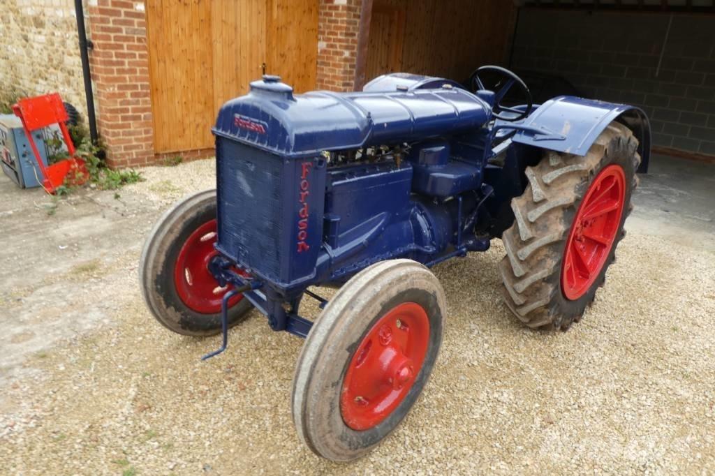  standard fordson トラクター
